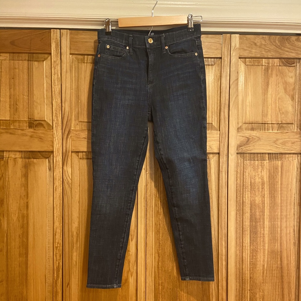 GAP true skinny jeans. Like new. Worn twice.